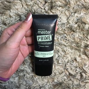 Maybelline primer/ base - Blur + redness control