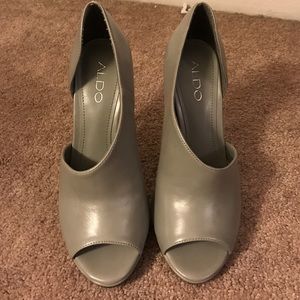 Aldo gray size cut pump