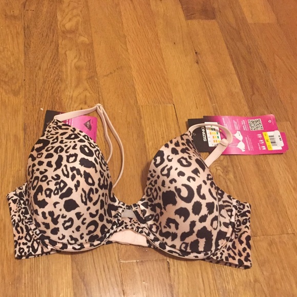 Medium bra- fits sizes 38A, 36B, 34C, 36C, and 32D