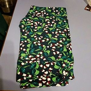 BNWT Lularoe TC Holiday candy cane leggings