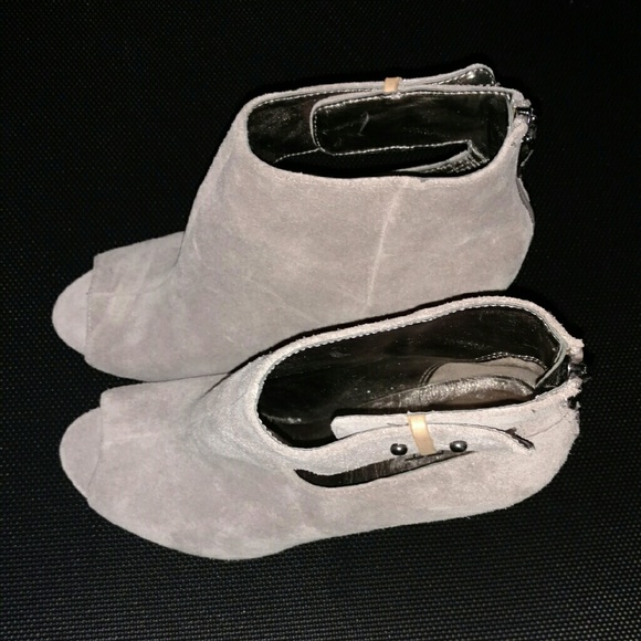 Shoes - Picture 2 of 3