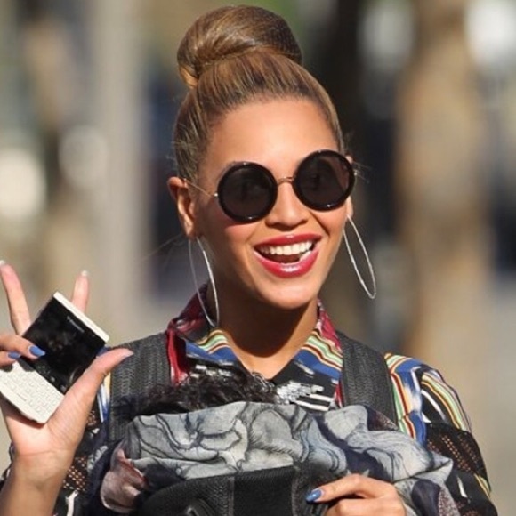 • round sunglasses •