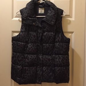 Old Navy animal print vest. (M)