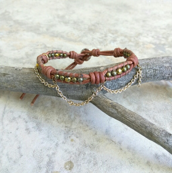 Gold Curtains sectioned Single Wrap Bracelet - Picture 1 of 3