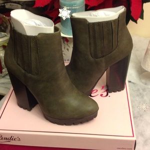 Brand New Pair of Ladies Boots
