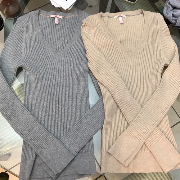 Victoria Secret VNeck Ribbed Long Sleeve - Picture 1 of 3