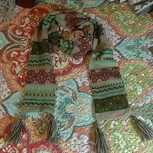 Pretty green knit scarf