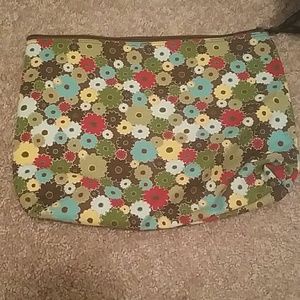 Medium zipper pouch Thirty-One.