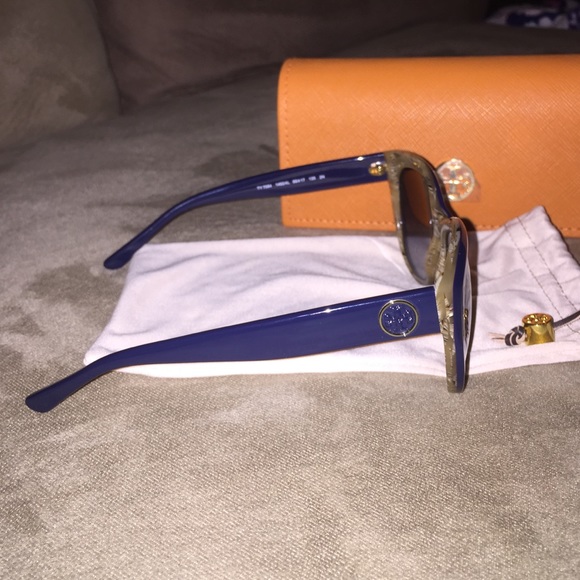 🚫SOLD🚫Tory Burch Sunglasses - Picture 2 of 4