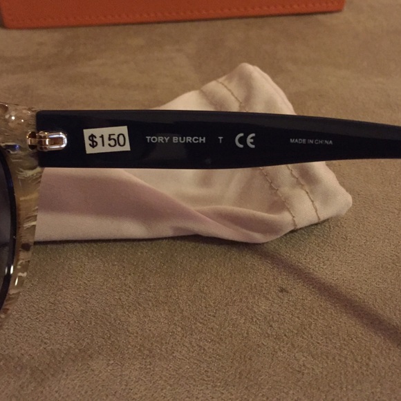 🚫SOLD🚫Tory Burch Sunglasses - Picture 3 of 4