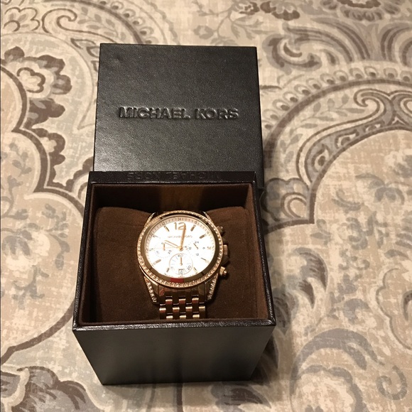 Micheal Kors watch - Picture 3 of 4