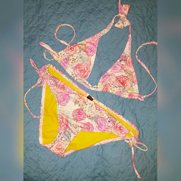 LAST CHANCE ❌❌ Hurley Floral Bikini