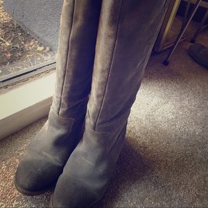 Women's Urban outfitters gray suede boots size 10