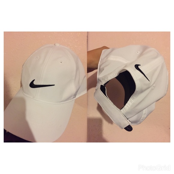 Black and white Nike cap