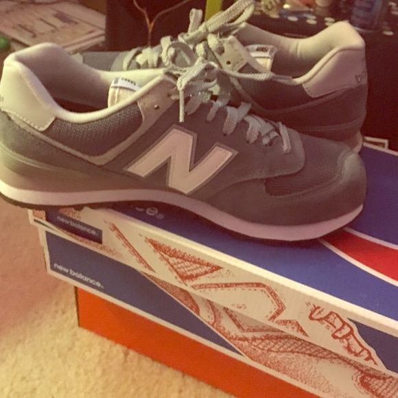 New Balance Shoes - Women's /men's New Balance sneakers
