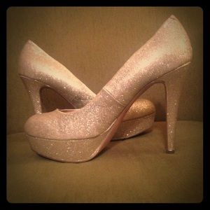 Gold G by Guess Heels Sz 8.5