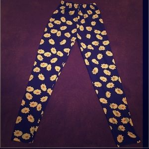 Agnes & Dora Flower Leggings Size small