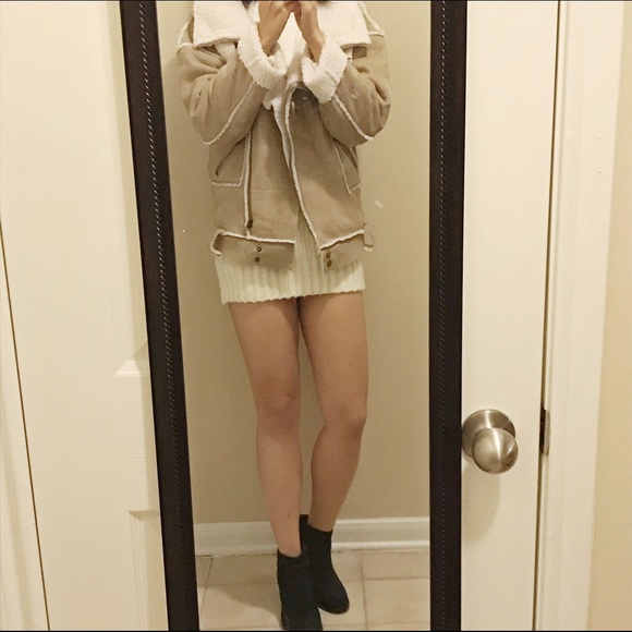 Close modeling picture for the suede coat!