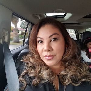 Meet your Posher, Gloria monica