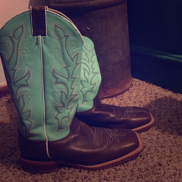 Justin boots! Slightly worn!!