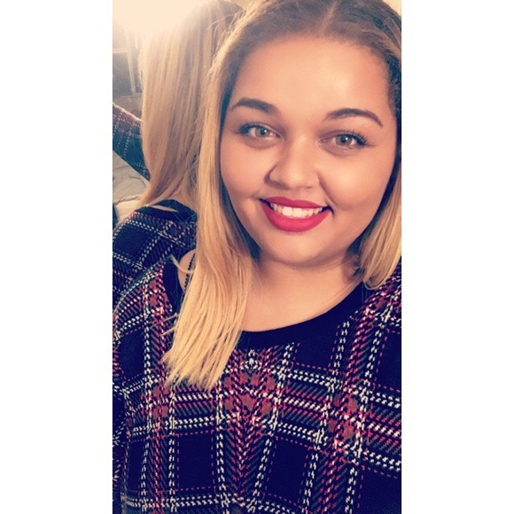 Meet your Posher, Lena
