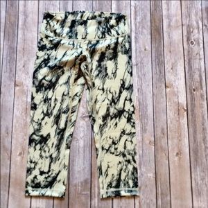 Lululemon wunder under crops Size 6 Granite color