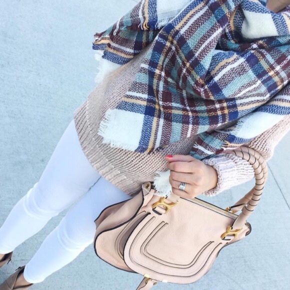 White Plaid blanket scarf - Picture 2 of 2