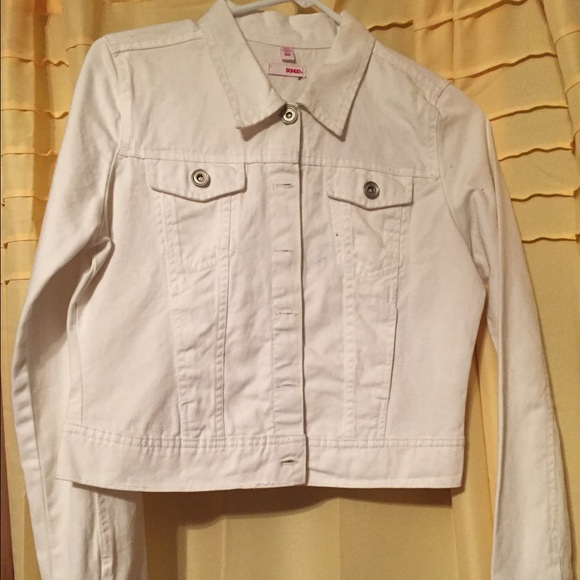 Adorable White Jean Jacket **STAINLESS**