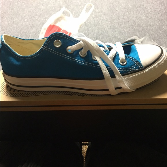 Converse low top brand new. Never worn. - Picture 3 of 4