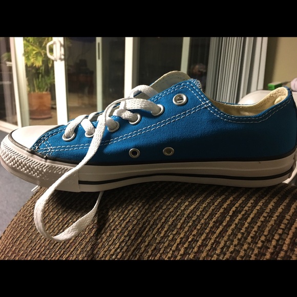 Converse low top brand new. Never worn. - Picture 4 of 4