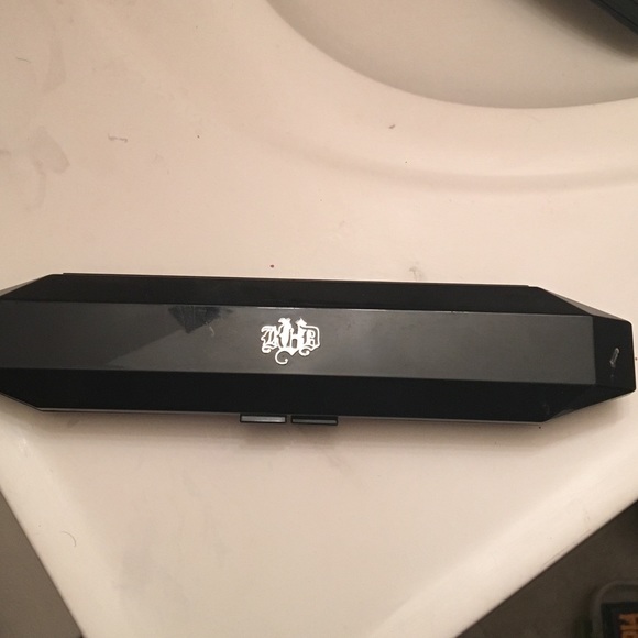 Kat Von D shade and light contour brush