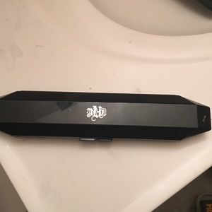 Kat Von D shade and light contour brush