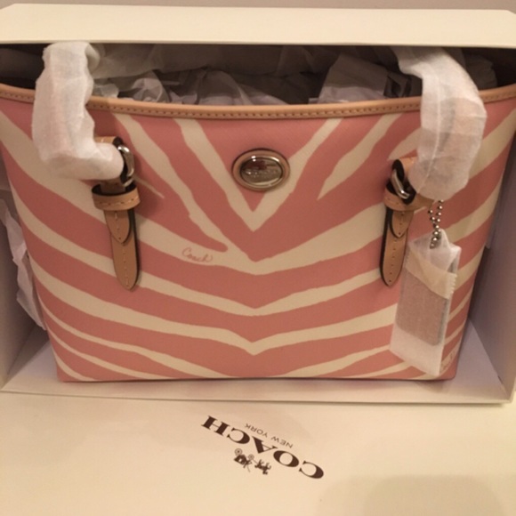🚫Sold🚫Coach pink and leather Coach handbag! - Picture 2 of 4