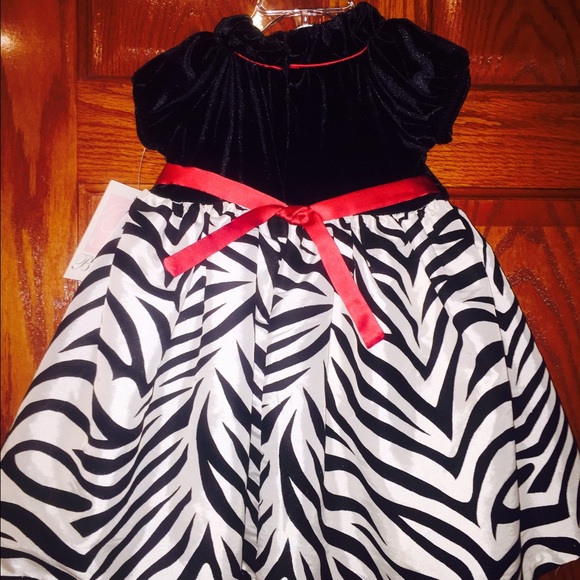 Dress - Picture 2 of 4