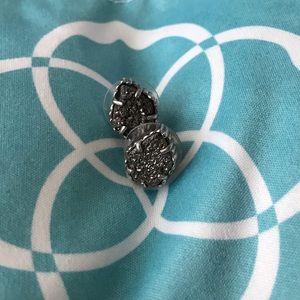 Kendra Scott Tessa Studs. Silver w/ drusy stone