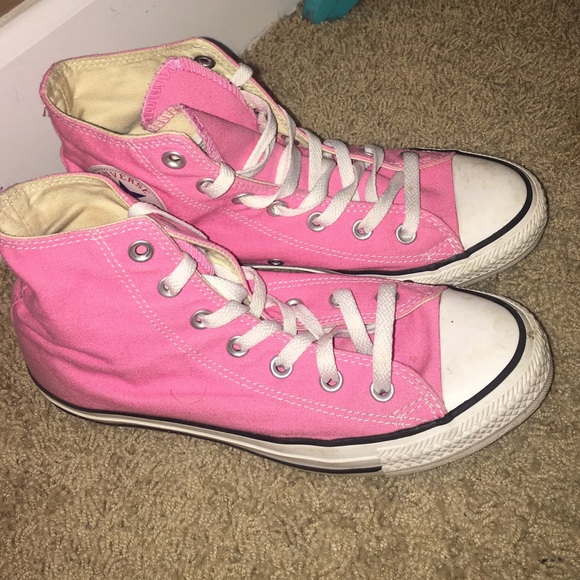 Pink hightop converse!!