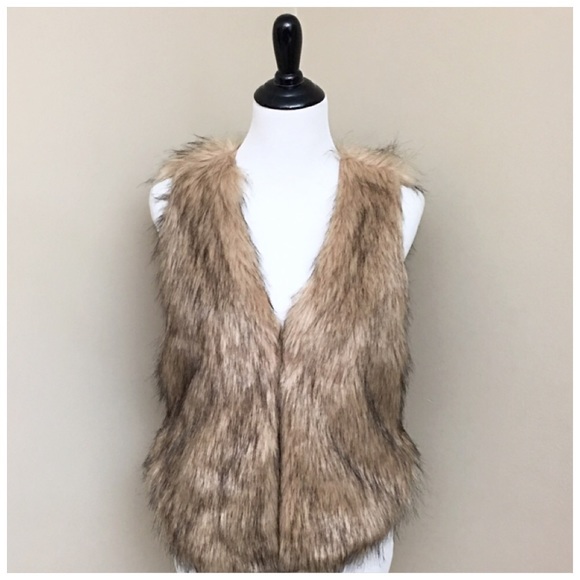Me Jane Adorable Little Faux Fur Vest- New - Picture 2 of 4
