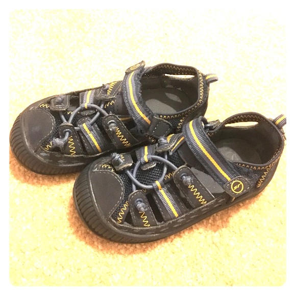 Stride rite toddler size 6 water sandals