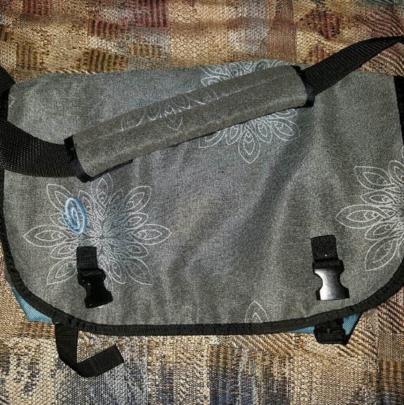 Large timbuk2 messenger bag.