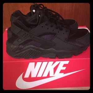 Woman's Nike Air Huarache sz. 7
