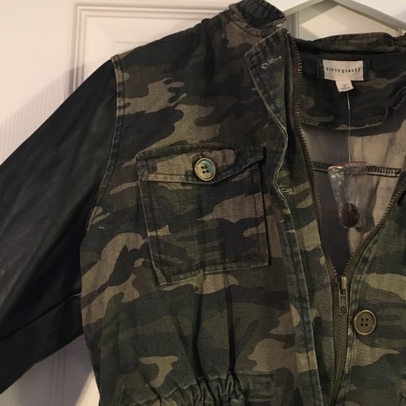 Jackets & Coats - Camp & Leatherette Sleeve Jacket Jackets & Coats - Camp & Leatherette Sleeve Jacket