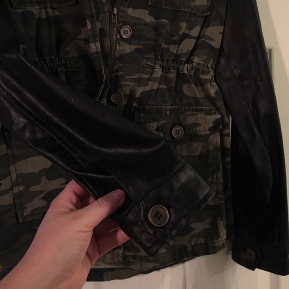 Jackets & Coats - Camp & Leatherette Sleeve Jacket Jackets & Coats - Camp & Leatherette Sleeve Jacket