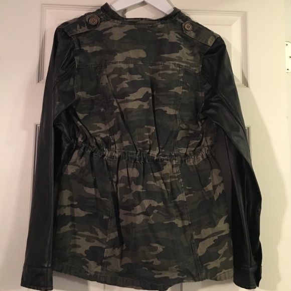 Jackets & Coats - Camp & Leatherette Sleeve Jacket Jackets & Coats - Camp & Leatherette Sleeve Jacket