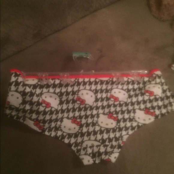 Hello kitty panties - Picture 2 of 2