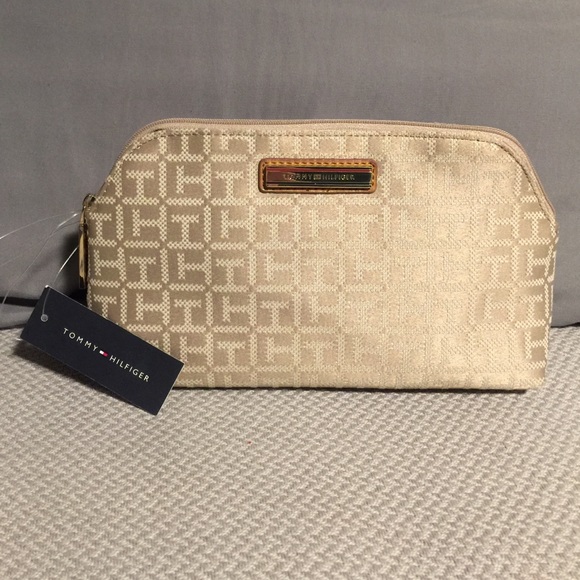 Tommy Hilfiger Handbags - TOMMY HILFIGER COSMETIC BAG!!💄