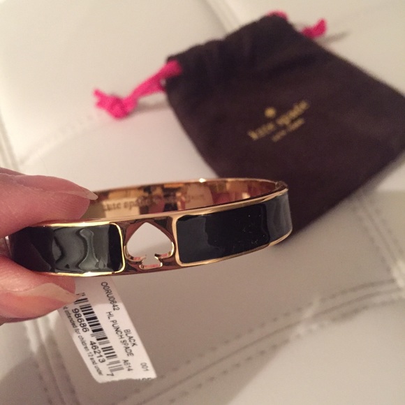 KATE SPADE HL PUNCH SPADE BANGLE - black