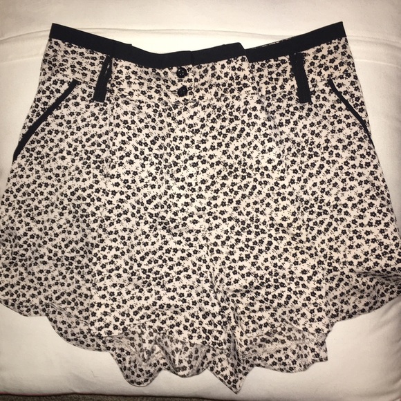 The sweetest BarIII dress shorts 💖 - Picture 2 of 4