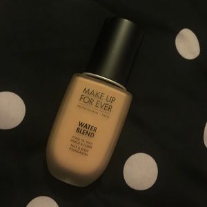 Makeup Forever Water Blend shade Y405
