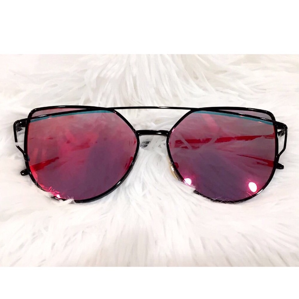 New✨ Black Frame Red Glass Mirrored Sunnies - Picture 7 of 8