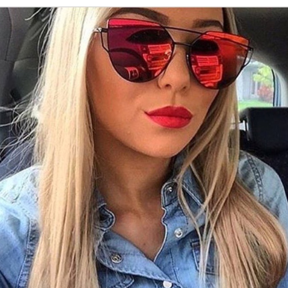 New✨ Black Frame Red Glass Mirrored Sunnies - Picture 3 of 8